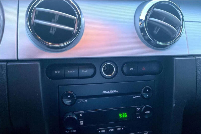 2006 Ford Mustang GT Deluxe