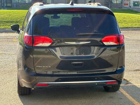 2017 Chrysler Pacifica Touring-L