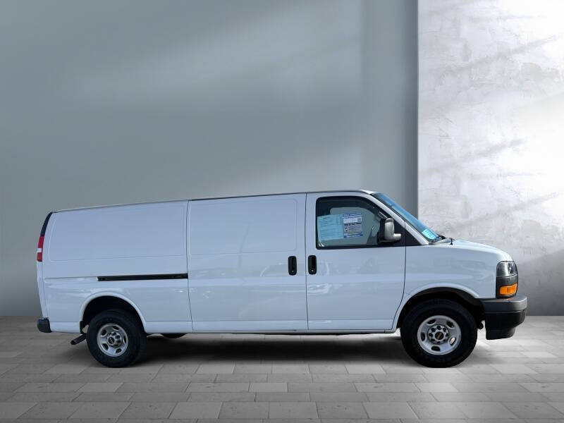 2023 GMC Savana 2500