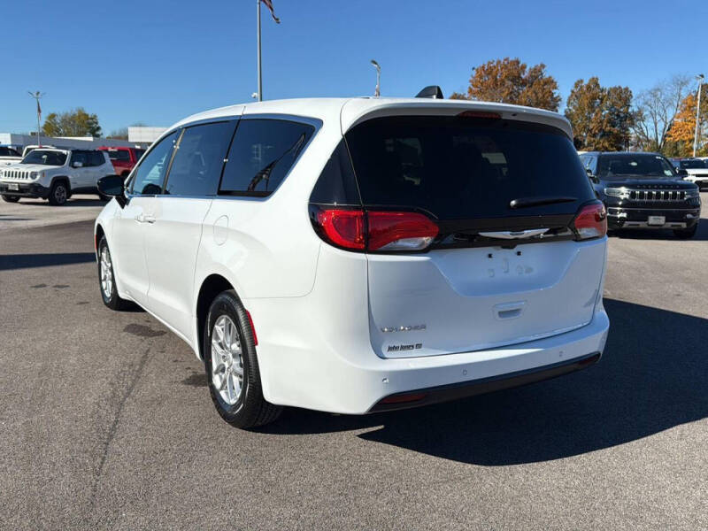 2026 Chrysler Voyager LX