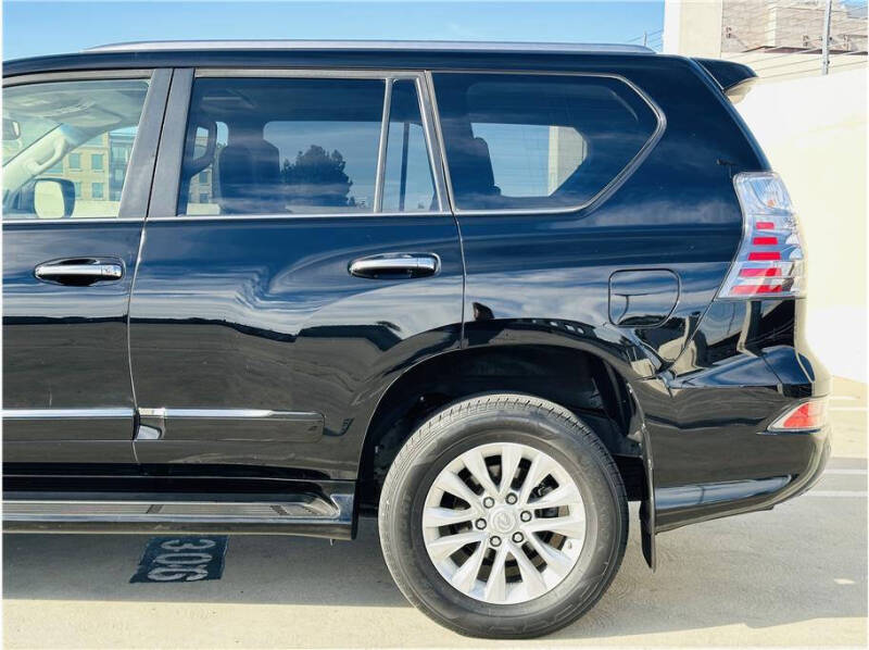 2019 Lexus GX PREMIUM photo 11