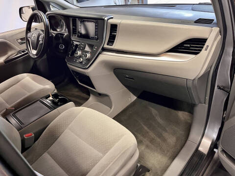 2018 Toyota Sienna LE 8-Passenger