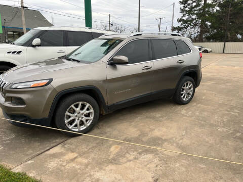 2017 Jeep Cherokee for sale at ARKLATEX AUTO in Texarkana TX