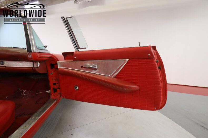 1957 Ford Thunderbird