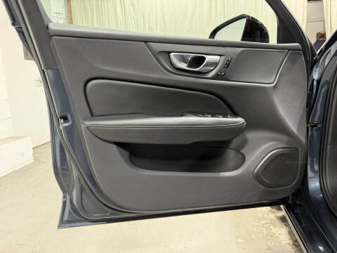 2024 Volvo S60 B5 Plus Dark Theme