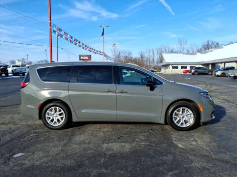 2025 Chrysler Pacifica Select