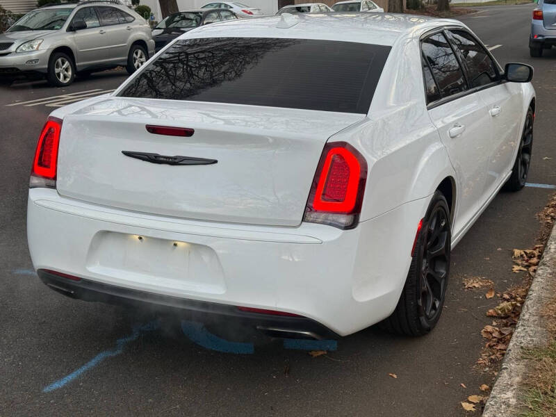 2017 Chrysler 300 S photo 8