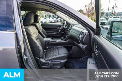 2025 Nissan Pathfinder SV