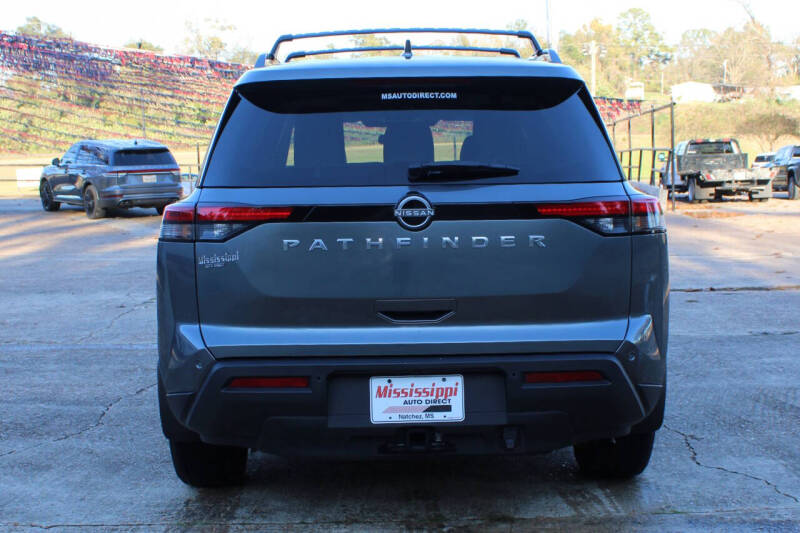 2025 Nissan Pathfinder SV