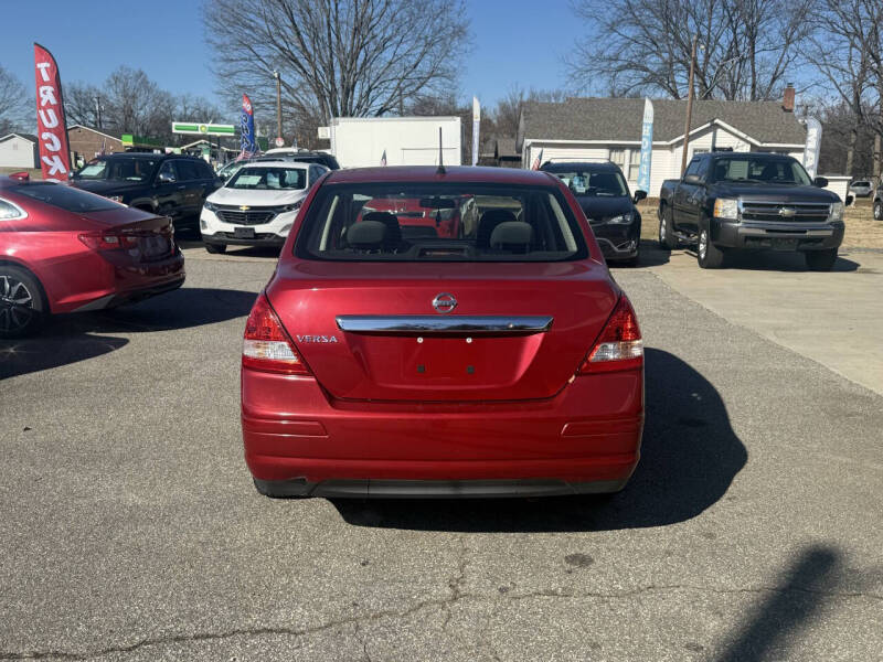2011 Nissan Versa 1.8 S