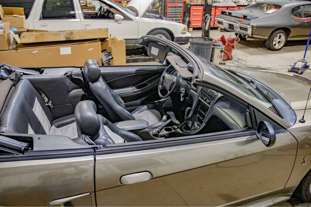 2001 Ford Mustang SVT Cobra 60