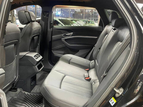 2022 Audi e-tron quattro Premium Plus