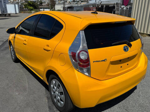 2014 Toyota Prius c Three