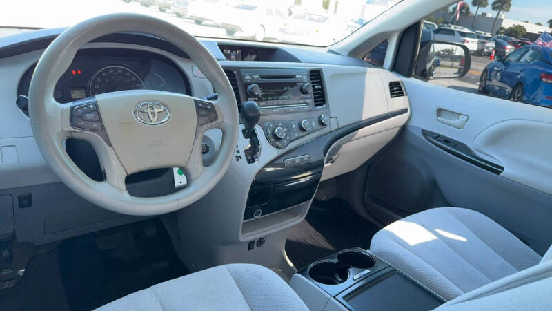2012 Toyota Sienna LE 7-Passenger