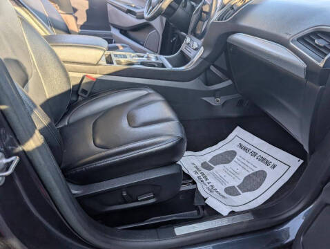 2022 Ford Edge Titanium