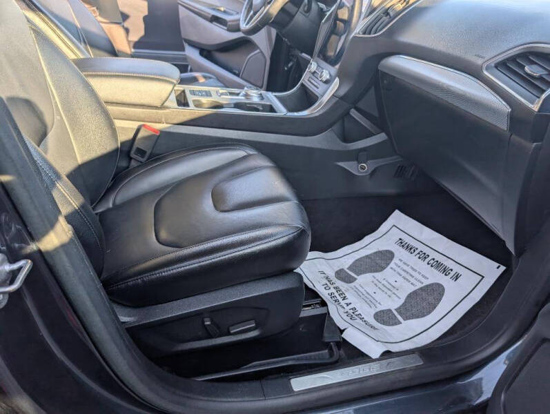 2022 Ford Edge Titanium