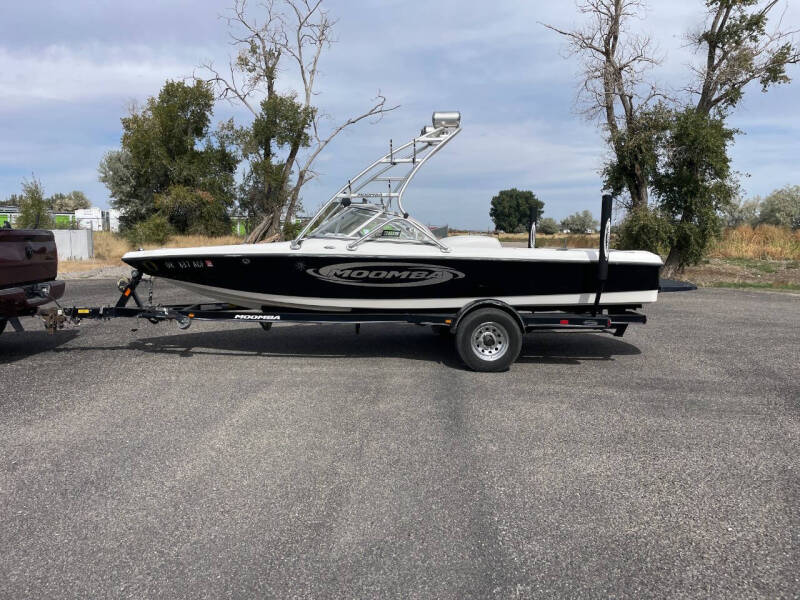2005 Moomba Outback