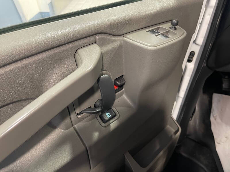 2023 Chevrolet Express 2500