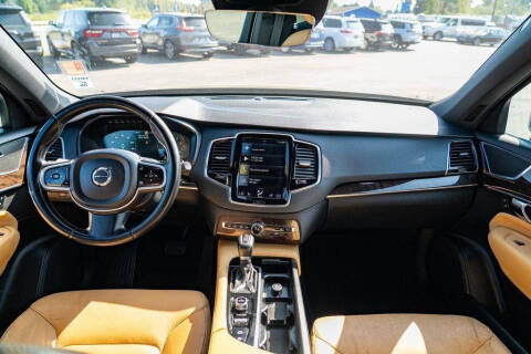 2017 Volvo XC90 T6 Momentum