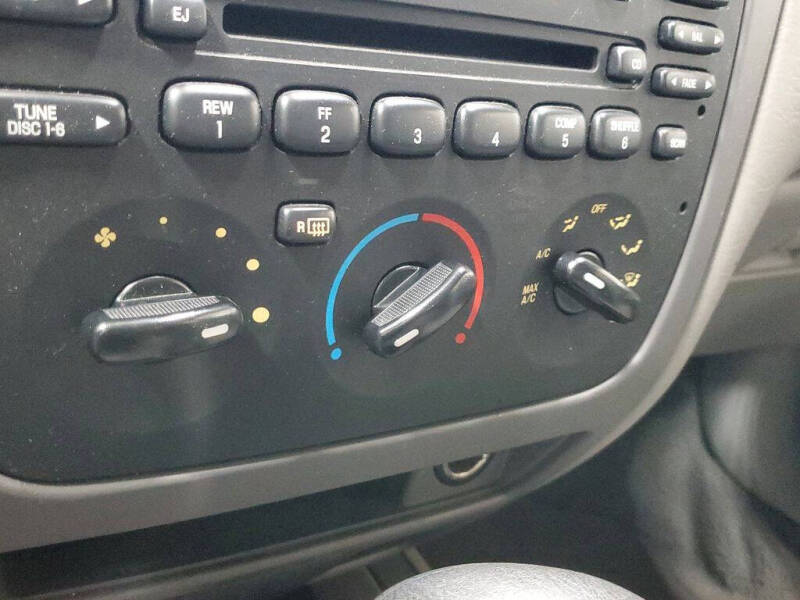 2005 Ford Taurus SE