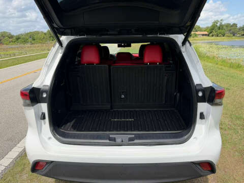 2022 Toyota Highlander LE