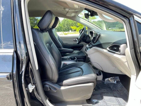 2023 Chrysler Pacifica Touring L