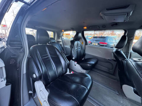 2014 Toyota Sienna L 7-Passenger
