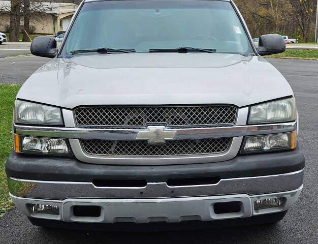 Used 2005 Chevrolet Silverado 1500 Z71 with VIN 1GCEK19B85E123307 for sale in New Lenox, IL