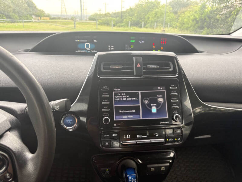 2021 Toyota Prius LE