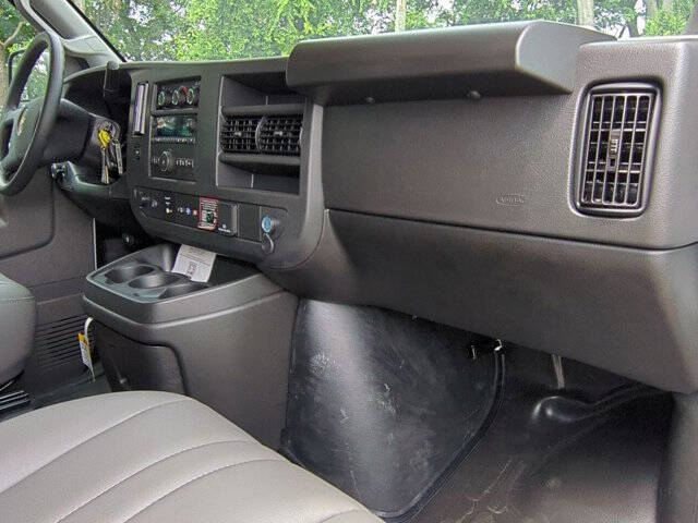 2025 Chevrolet Express 2500