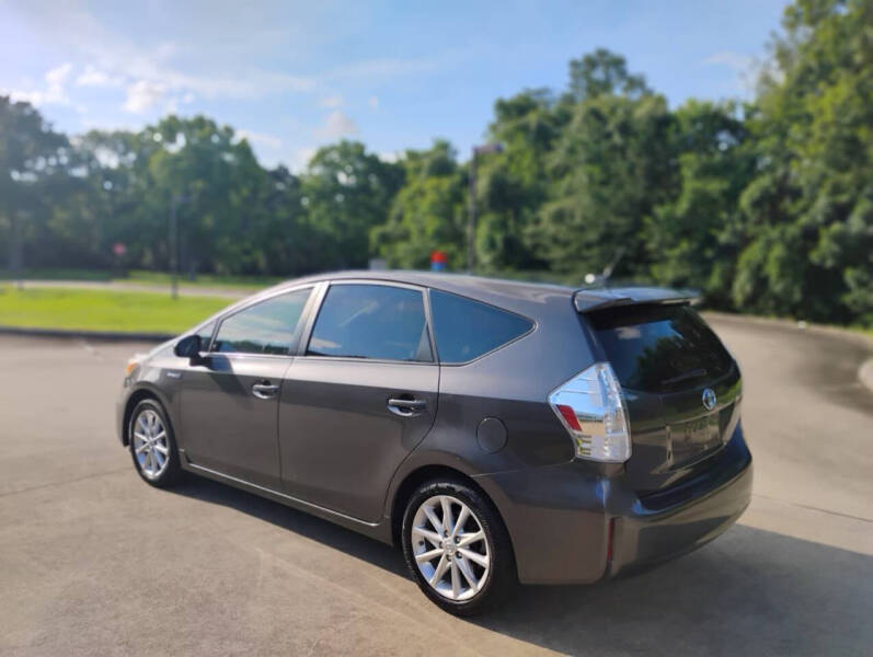 2014 Toyota Prius v Five