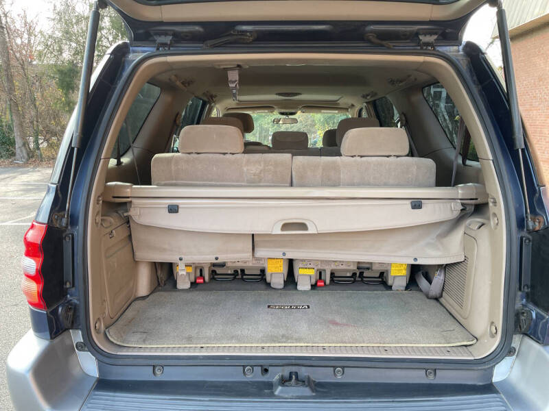 2004 Toyota Sequoia SR5