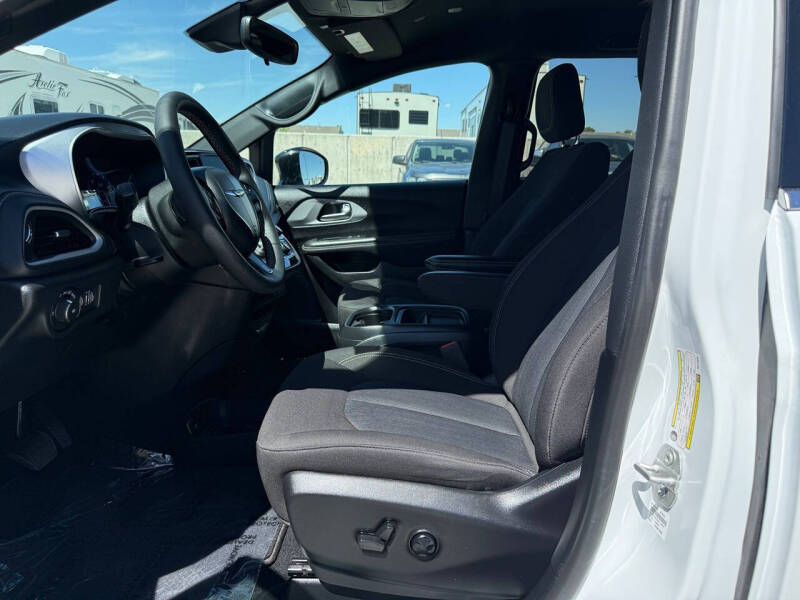 2024 Chrysler Pacifica Touring