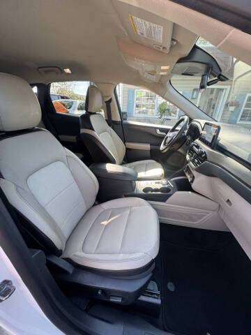 2020 Ford Escape Titanium