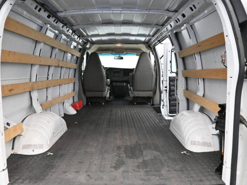 2022 Chevrolet Express 2500