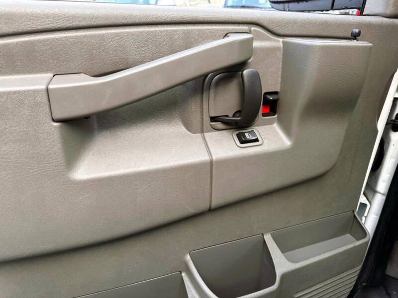 2023 GMC Savana 2500