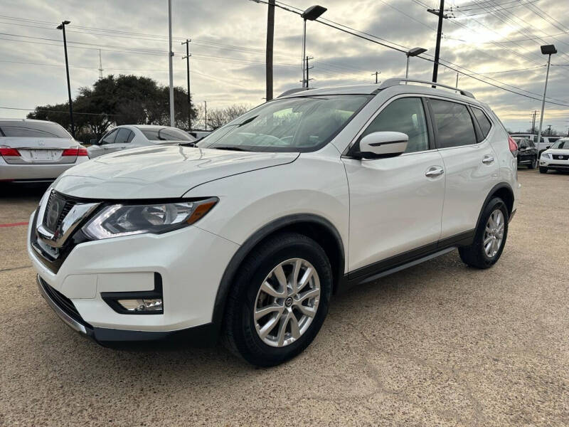 2017 Nissan Rogue SV photo 2