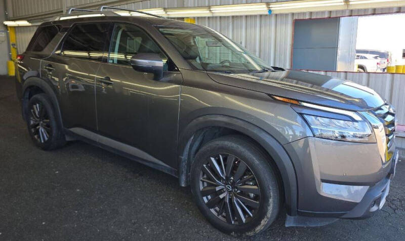 2023 Nissan Pathfinder SL