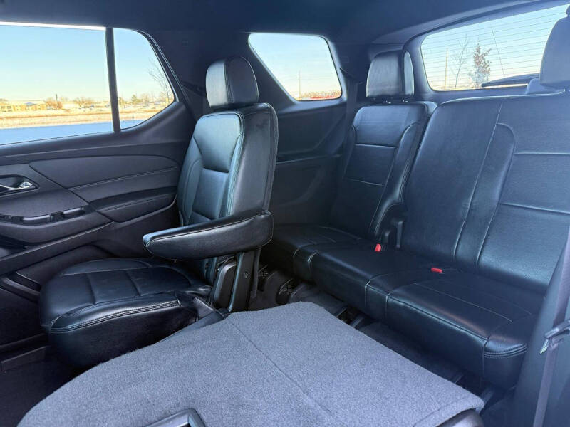 2022 Chevrolet Traverse LT Cloth