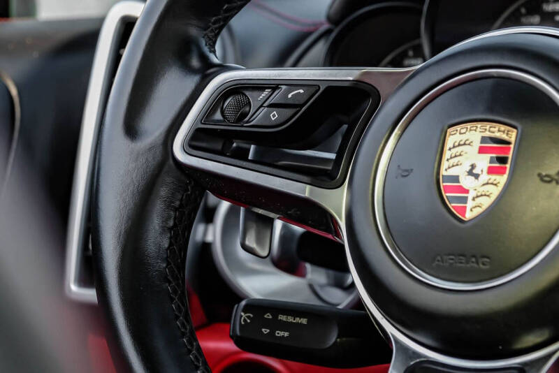 2017 Porsche Cayenne Platinum Edition