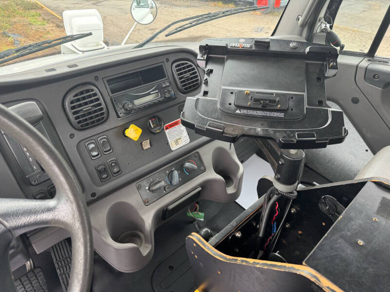 2013 Freightliner M2 106
