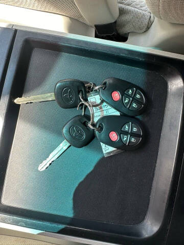 2011 Toyota Sienna LE 8-Passenger