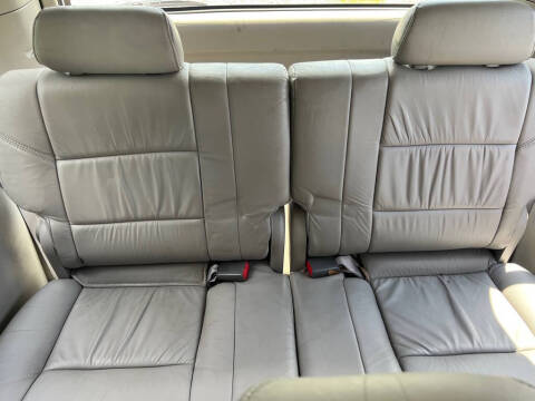 2004 Toyota Sequoia SR5
