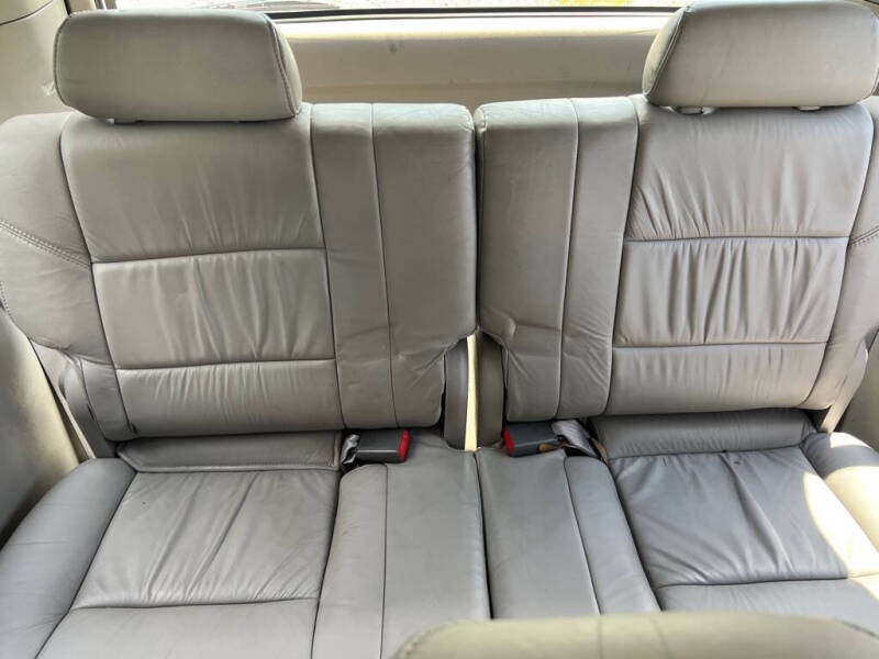 2004 Toyota Sequoia SR5
