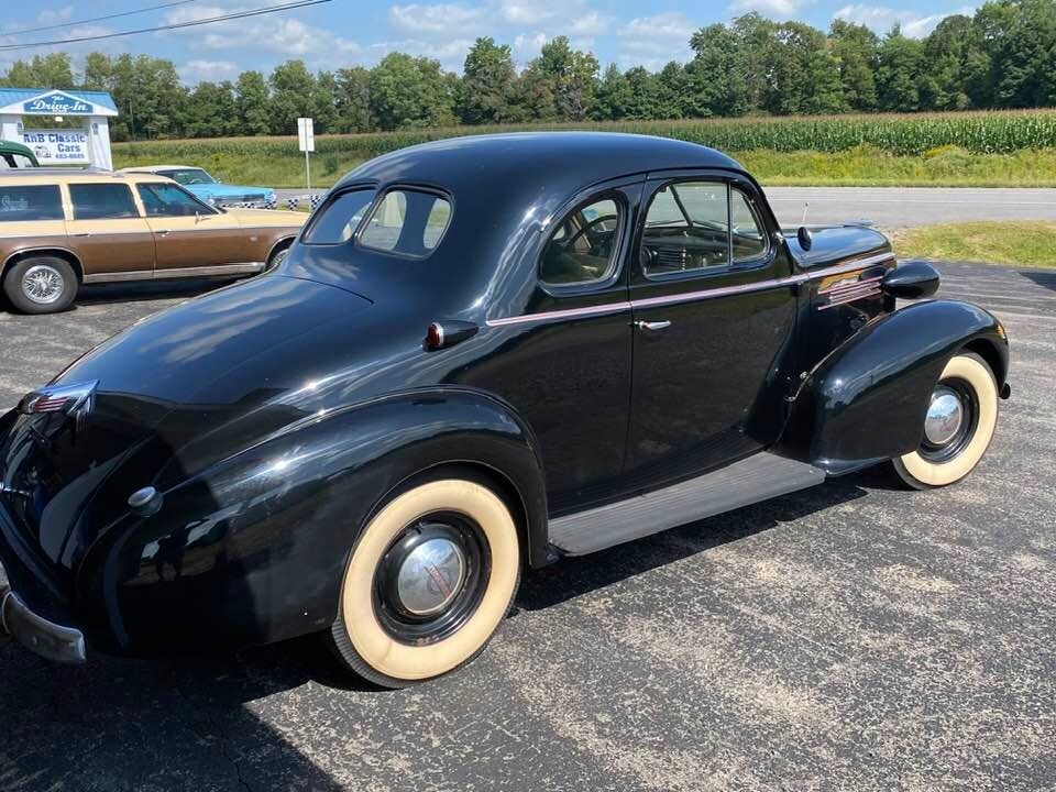 1937 Oldsmobile Coupe 12