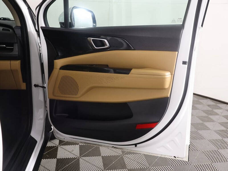 2023 Kia Carnival EX