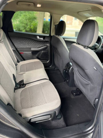 2020 Ford Escape SE