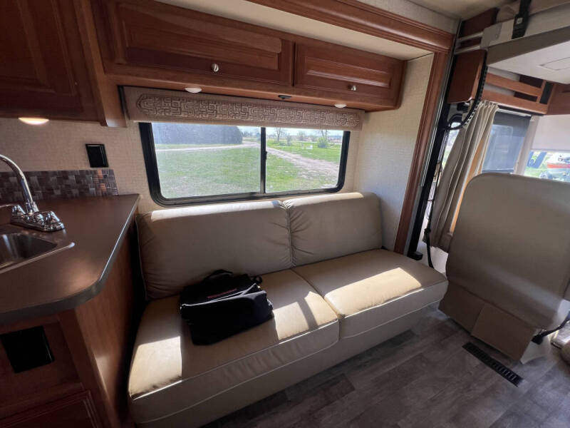 2017 Winnebago Vista 29VE
