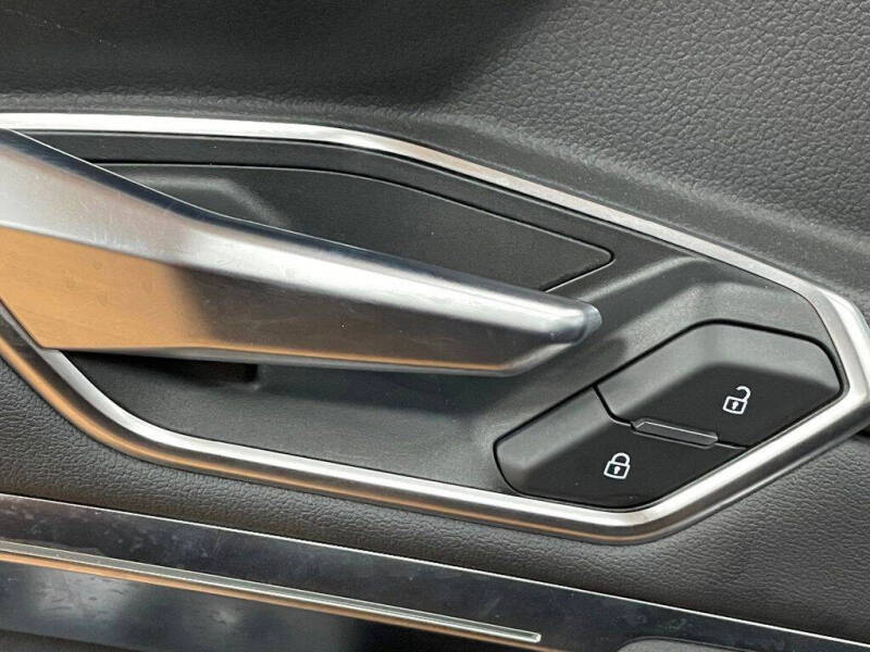 2021 Audi e-tron quattro Premium Plus