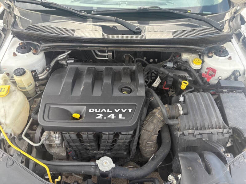 2013 Chrysler 200 LX